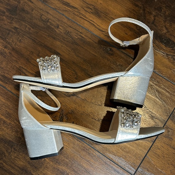 Devon Sandal by Benjamin Walk Touch Ups - Silver Metallic Heels - Size 7.5 - Picture 3 of 9